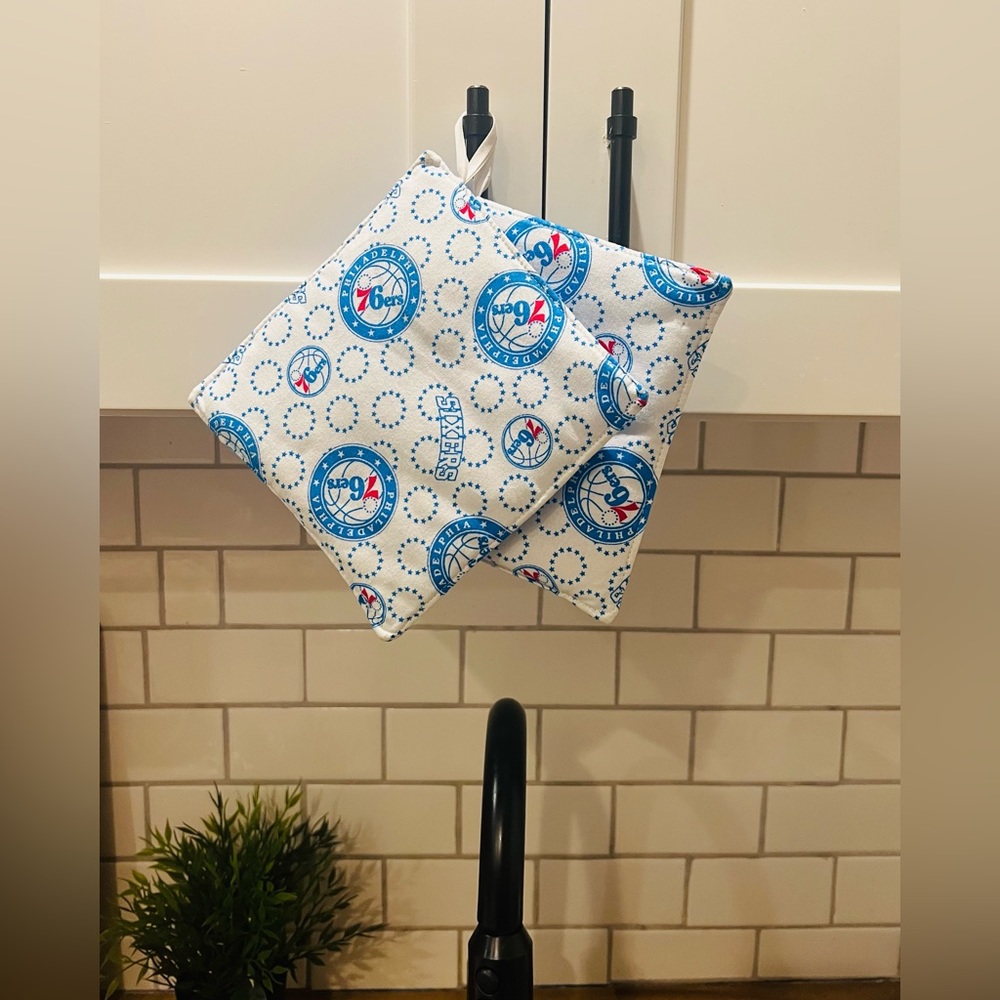2- PHILADELPHIA 76ers Pot Holders